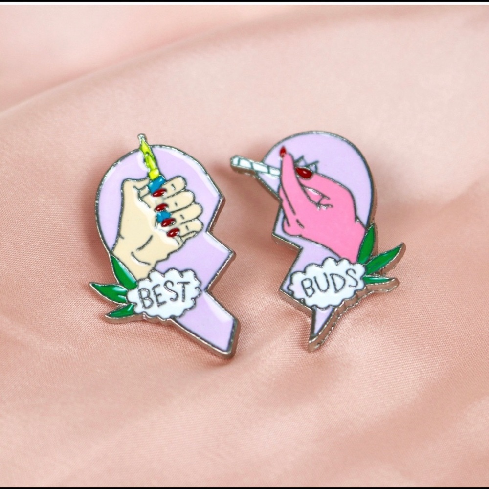 *LAST ONE*Hilarious Best Buds Pin Set - Picture 2 of 7